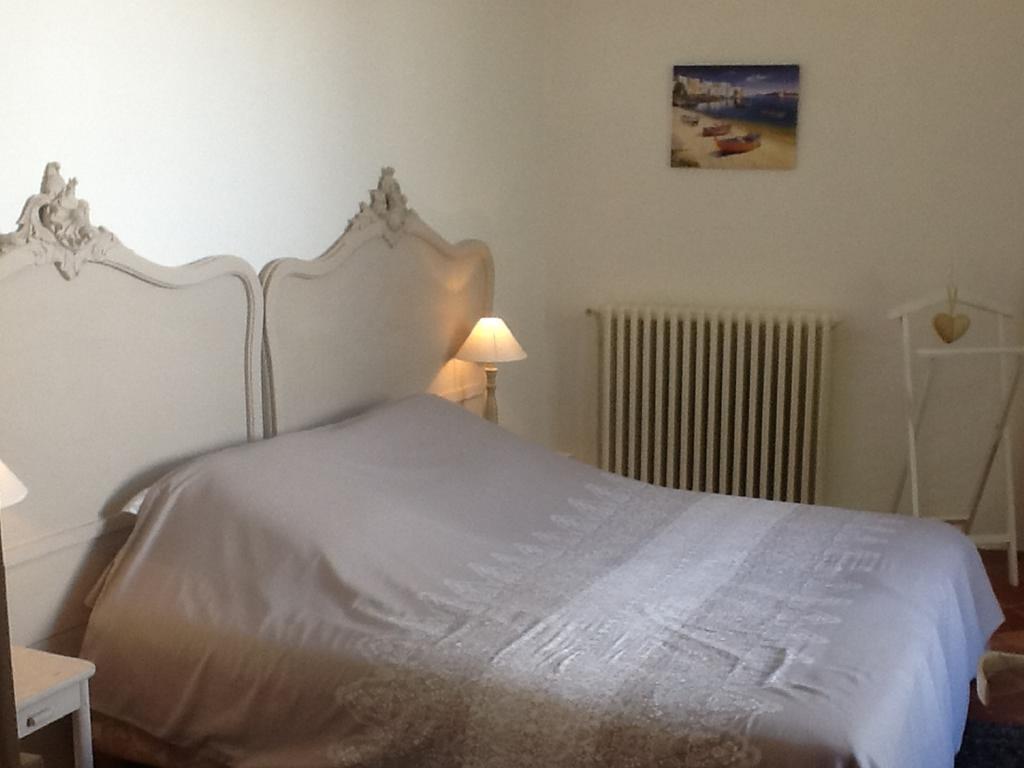 Le Presbytere Bed & Breakfast Rivesaltes Exterior photo